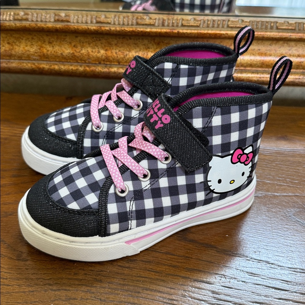 Hello Kitty Sanrio Black & Pink Gingham High-Top Sneakers for girls. Size 9.